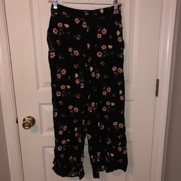 BRAND NEW American Eagle Two-Piece Floral Set - Picture 2 of 4